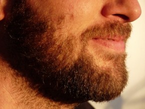 Barba é tão suja quanto vaso sanitário, diz pesquisador.(Imagem:Divulgação)