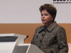 Dilma discursa durante evento em São Paulo.(Imagem: Angélica Oliveira/G1)