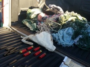 Material encontrado dentro do veículo abandonado pelos assaltantes.(Imagem:Divulgação/Polícia Militar)