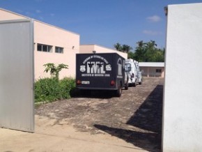 Carro do IML de Teresina buscou corpo na cidade de Campo Maior.(Imagem:Gilcilene Araújo/G1)