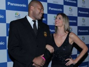 Fernanda Lima posa com segurança em evento.(Imagem:Marcello Sá Barretto)