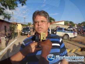 Gustavo Neiva participa da inauguração da ponte no bairro Taboca.(Imagem:FlorianoNews)