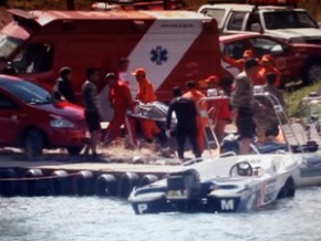 Corpo de vítima do naufrágio é retirado do Lago Paranoá.(Imagem:Reprodução/TV Globo)
