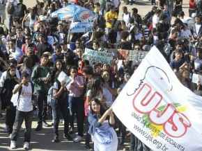 Estudantes de universidades federais fazem ato em apoio à greve dos professores no dia.(Imagem:Antônio Cruz/ABr)