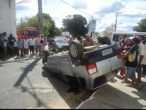 Acidente no centro de Floriano com uma Van e um Fiat Uno(Imagem:FlorinnoNews)