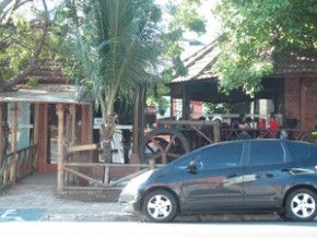 Homem assalta restaurante na Zona Leste de Teresina.(Imagem:José Mendes/TV Clube)