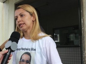 Prima se emociona ao comentar exumação do corpo de Ruan.(Imagem:Catarina Costa/G1)