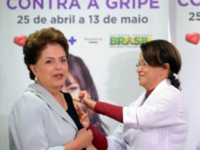 Dilma Rousseff participa da 13ª Campanha Nacional de Vacinação contra a Gripe no posto de saúde do Palácio do Planalto. (Imagem:Wilson Dias/AB)