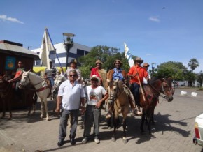 Vaqueiros cavalgaram em homenagem a São Pedro de Alcântara em Floriano.(Imagem:FlorianoNews)