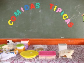 Mesa de comidas tipicas(Imagem:Amarelinho)