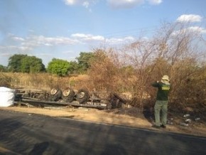 Semar fiscaliza retirada de produto tóxico da BR-135.(Imagem:CidadeVerde.com)