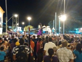Procissão de Bom Jesus dos Passos seguiu até a noite em Oeiras.(Imagem:Pedro Santiago/G1)