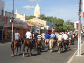 Vaqueiros cavalgaram em homenagem a São Pedro de Alcântara em Floriano.(Imagem:FlorianoNews)