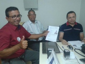 Moura Fé protocola registro de candidatura a prefeito de Floriano.(Imagem:Arquivo pessoal)