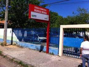 Por medo de um novo 'Caso Realengo', as mães das crianças foram para a porta da escola.(Imagem:Divulgação)