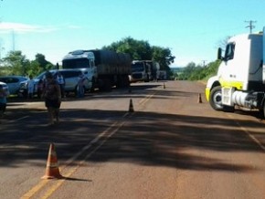 Protesto de caminhoneiros neste sábado (28) na MS-040 em Campo Grande.(Imagem:Marcos Ribeiro /TV Morena)