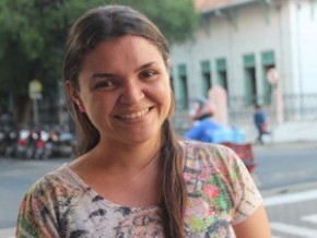 A estudante Juliane Helen é católica praticante, mas discorda da tradição.(Imagem: Fernando Brito/G1)