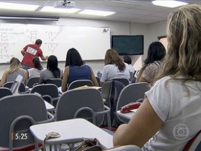 Candidatos estudam para concursos públicos.(Imagem:Reprodução/ TV Globo)