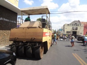 Obra de asfaltamento no centro de Floriano.(Imagem:FlorianoNews)