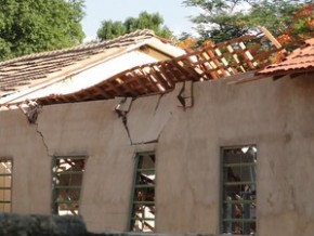 Paredes da escola também ficaram danificadas.(Imagem:Silvio Vieira/CliquePiripiri)