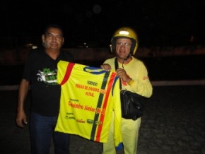 Como prêmio pelo dia de trabalho, Renato ganhou uma camisa do torneio de futsal da AABB(Imagem:FN)