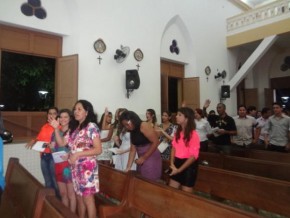 Realizada missa em Ação de Graças pelos 15 Anos de Beatriz e Letícia.(Imagem:FlorianoNews)