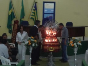 Corpo de Teresa Chaib está sendo velado na Câmara Municipal de Floriano.(Imagem:FlorianoNews)