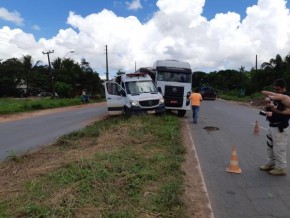 Ambulância no local(Imagem:DivulgaçãO)