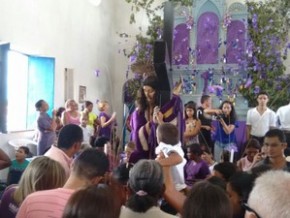 Procissão iniciou na Igreja do Rosário com a imagem de Jesus.(Imagem:Pedro Santiago/G1)