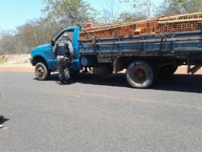 Caminhão estava carregado de tijolos.(Imagem:Cristiano Chaves/Arquivo pessoal)