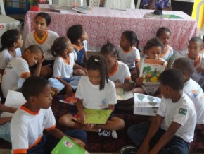 Lions Clube de Floriano realizou entrega de livros na E. M. Binu Leão.(Imagem:FlorianoNews)