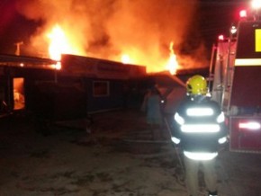 Fogo destruiu todo o o estabelecimento.(Imagem: Divulgação/Corpo de Bombeiros)