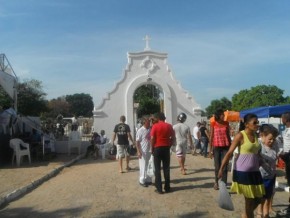 Missas e visitas aos cemitérios marcam o Dia de Finados em Floriano.(Imagem:FlorinaoNews)