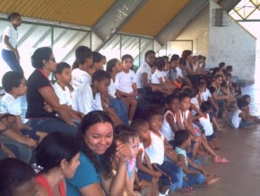 Alunos e Professores da escola Raimundinha Carvalho(Imagem:Reprodução)