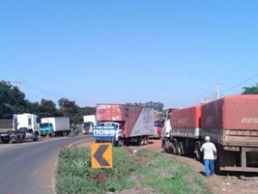 Caminhoneiros fazem paralisação na PR-218, em Astorga.(Imagem:Ramon Rosa/Arquivo Pessoal)