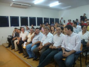 Público na apresentação do projeto da praça de eventos de Floriano(Imagem:redação)