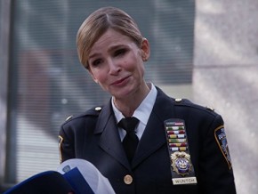 Sedgwick em Brooklyn Nine-Nine(Imagem:NBC/Reprodução)