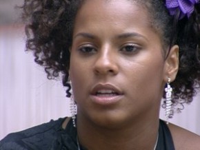 Janaina acha que Rodrigão não sai da casa(Imagem:Reprodução)