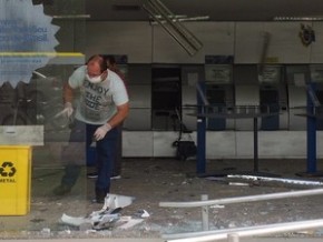 Bandidos explodem agência bancária.(Imagem:Aniele Brandão/TV Clube)