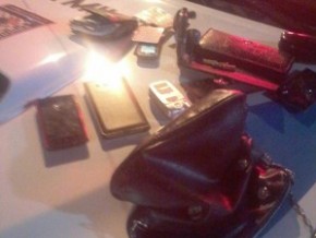 A polícia encontrou os objetos roubados das vítimas.(Imagem:Divulgação/Polícia Militar)