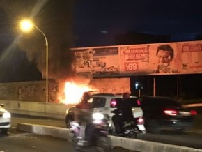 Carro foi consumido pelas chamas.(Imagem:Aniele Brandão/TV Clube)