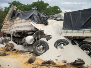 Tragédia: Acidente com duas carretas na BR-230 provoca a morte de florianense(Imagem:Portal Integracao)