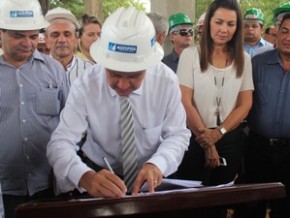 Wellington assinou ordem de serviço para reforço do sistema elétrico.(Imagem:Gustavo Almeida/G1)