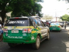 Um dos criminosos foi preso no local do crime.(Imagem:Gilcilene Araújo/G1)