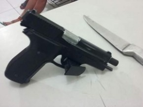 Adolescentes portavam arma de brinquedo para praticar assalto.(Imagem:Divulgação/Polícia Militar)