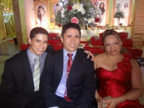 Tarso, Raimundo e Odnéa Martins ((irmão e pais das gêmeas),(Imagem:FlorianoNews)