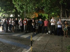 Alunos e professores em manifestação na noite de quinta-feira (22/10).(Imagem:Vitor Sousa/O Olho)