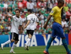 Aydin (11) comemora um dos dois gols que marcou na decisão de terceiro lugar: Brasil em quarto(Imagem:(AP))