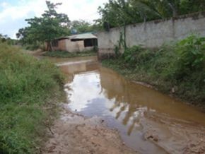 Riacho provoca indignação de moradores do bairro Campo Velho(Imagem:FlorianoNews)