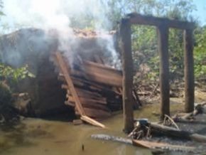 Moradores em protesto atearam fogo em ponte(Imagem:STTR de Piripiri)